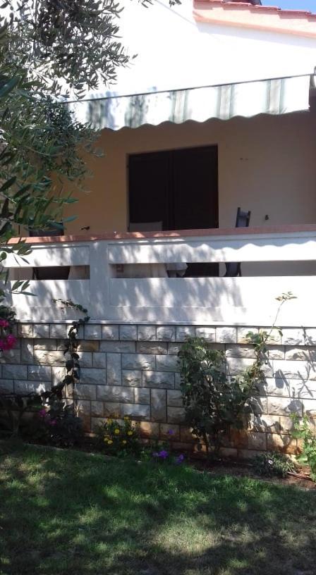 Studio Apartment Marcelina Preko Exterior foto